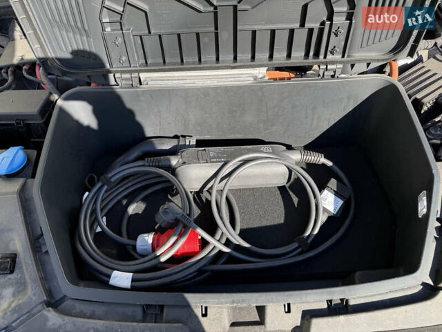 Серый Ауди E-Tron, объемом двигателя 0 л и пробегом 90 тыс. км за 33000 $, фото 96 на Automoto.ua