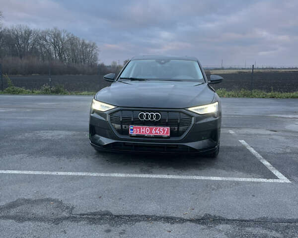 Серый Ауди E-Tron, объемом двигателя 0 л и пробегом 197 тыс. км за 23900 $, фото 3 на Automoto.ua