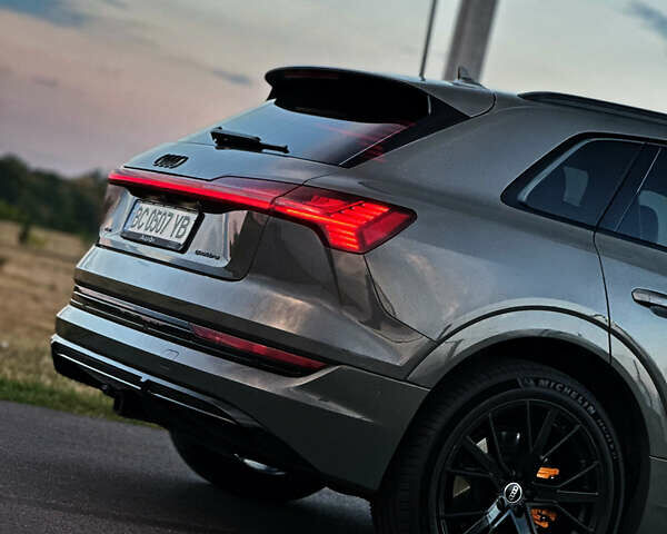 Серый Ауди E-Tron, объемом двигателя 0 л и пробегом 63 тыс. км за 40999 $, фото 19 на Automoto.ua