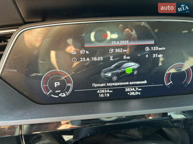 Серый Ауди E-Tron, объемом двигателя 0 л и пробегом 44 тыс. км за 38700 $, фото 30 на Automoto.ua