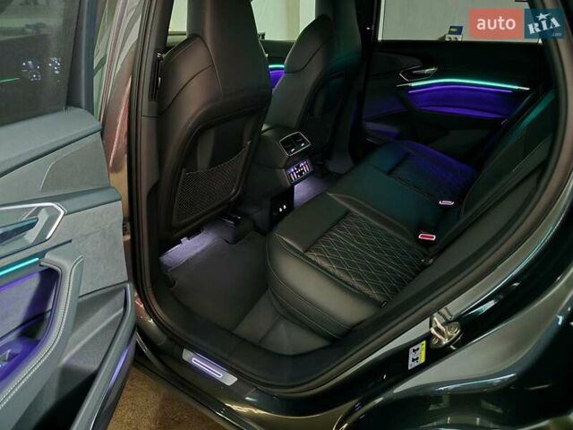 Сірий Ауді E-Tron, об'ємом двигуна 0 л та пробігом 100 тис. км за 41888 $, фото 25 на Automoto.ua