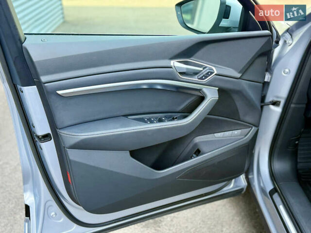 Серый Ауди E-Tron, объемом двигателя 0 л и пробегом 32 тыс. км за 35000 $, фото 18 на Automoto.ua