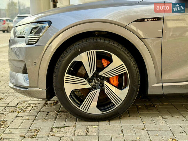 Серый Ауди E-Tron, объемом двигателя 0 л и пробегом 31 тыс. км за 46500 $, фото 18 на Automoto.ua