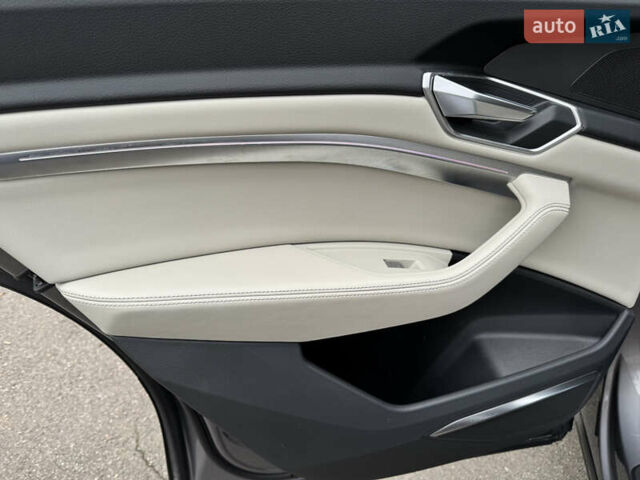 Сірий Ауді E-Tron, об'ємом двигуна 0 л та пробігом 61 тис. км за 39999 $, фото 12 на Automoto.ua