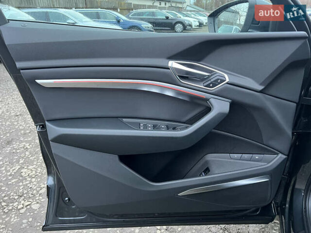 Серый Ауди E-Tron, объемом двигателя 0 л и пробегом 32 тыс. км за 41367 $, фото 32 на Automoto.ua