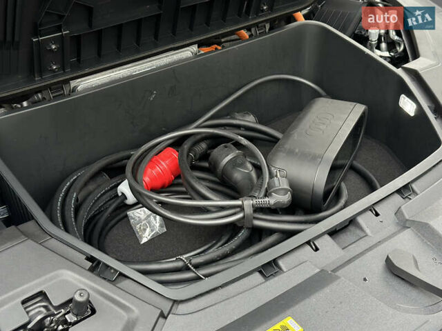 Сірий Ауді E-Tron, об'ємом двигуна 0 л та пробігом 48 тис. км за 49999 $, фото 102 на Automoto.ua