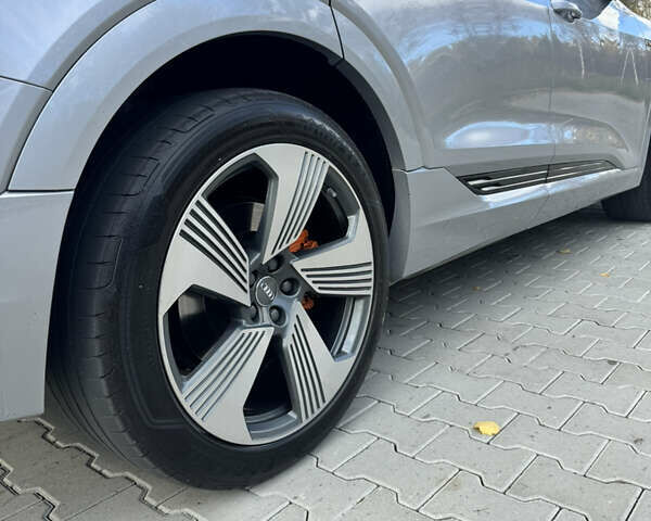 Серый Ауди E-Tron, объемом двигателя 0 л и пробегом 145 тыс. км за 29500 $, фото 21 на Automoto.ua