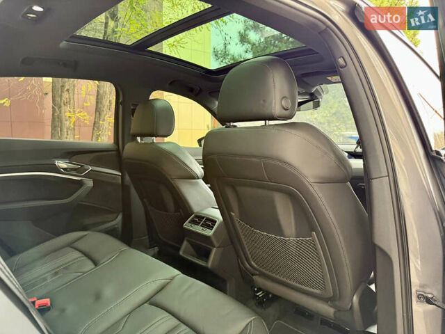 Серый Ауди E-Tron, объемом двигателя 0 л и пробегом 31 тыс. км за 46500 $, фото 49 на Automoto.ua