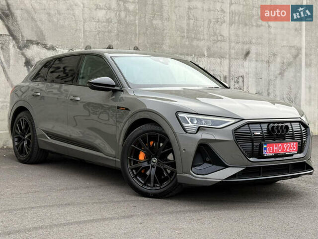 Серый Ауди E-Tron, объемом двигателя 0 л и пробегом 104 тыс. км за 39820 $, фото 2 на Automoto.ua