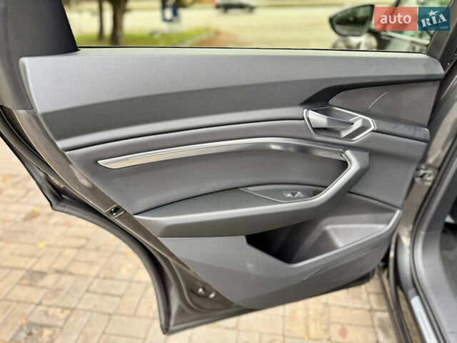 Сірий Ауді E-Tron, об'ємом двигуна 0 л та пробігом 39 тис. км за 46500 $, фото 37 на Automoto.ua
