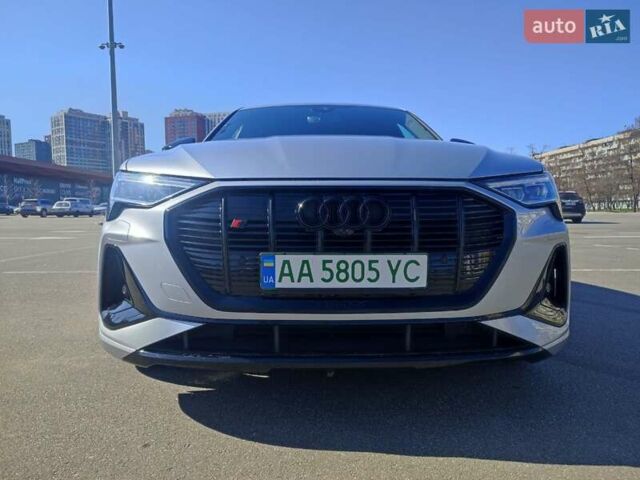 Сірий Ауді E-Tron, об'ємом двигуна 0 л та пробігом 36 тис. км за 47777 $, фото 2 на Automoto.ua