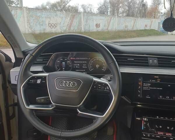 Серый Ауди E-Tron, объемом двигателя 0 л и пробегом 30 тыс. км за 45000 $, фото 19 на Automoto.ua