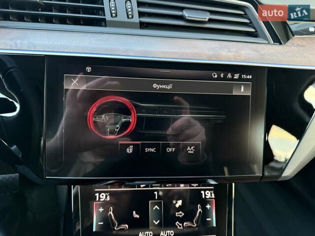 Серый Ауди E-Tron, объемом двигателя 0 л и пробегом 13 тыс. км за 36500 $, фото 45 на Automoto.ua