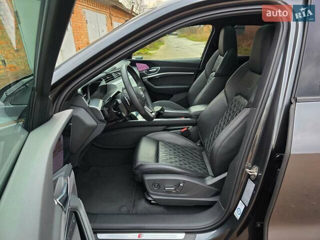 Сірий Ауді E-Tron, об'ємом двигуна 0 л та пробігом 100 тис. км за 41888 $, фото 28 на Automoto.ua