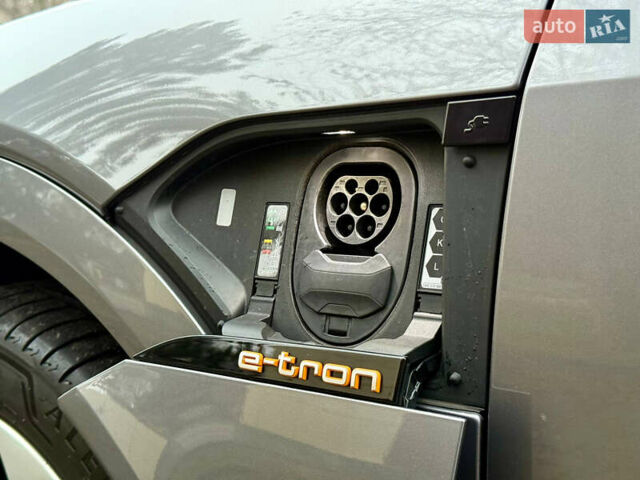 Серый Ауди E-Tron, объемом двигателя 0 л и пробегом 39 тыс. км за 44500 $, фото 59 на Automoto.ua