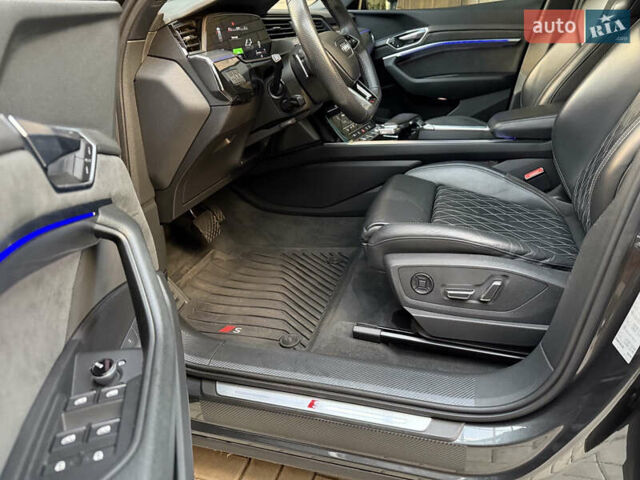 Серый Ауди E-Tron, объемом двигателя 0 л и пробегом 41 тыс. км за 52900 $, фото 16 на Automoto.ua
