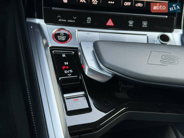 Серый Ауди E-Tron, объемом двигателя 0 л и пробегом 14 тыс. км за 53999 $, фото 135 на Automoto.ua