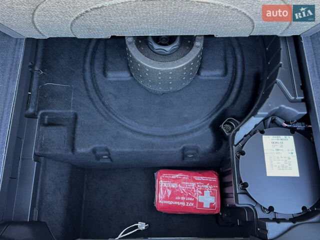 Серый Ауди E-Tron, объемом двигателя 0 л и пробегом 42 тыс. км за 47848 $, фото 34 на Automoto.ua