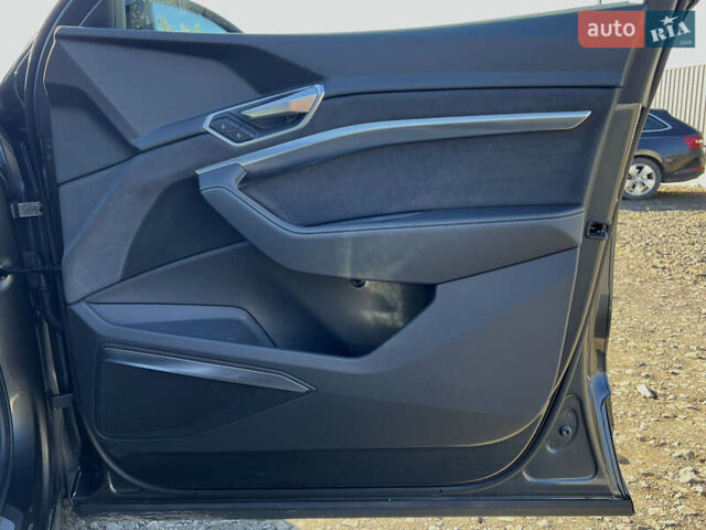 Серый Ауди E-Tron, объемом двигателя 0 л и пробегом 42 тыс. км за 47848 $, фото 46 на Automoto.ua