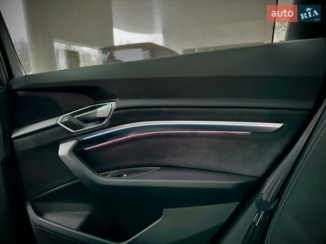 Серый Ауди E-Tron, объемом двигателя 0 л и пробегом 39 тыс. км за 44500 $, фото 42 на Automoto.ua