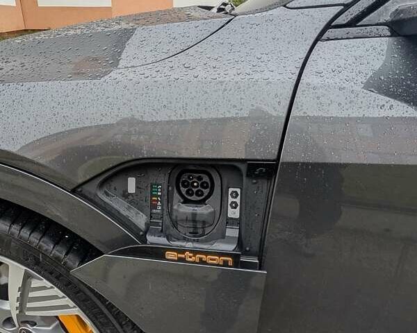 Серый Ауди E-Tron, объемом двигателя 0 л и пробегом 41 тыс. км за 43500 $, фото 5 на Automoto.ua