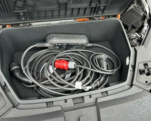 Сірий Ауді E-Tron, об'ємом двигуна 0 л та пробігом 45 тис. км за 38900 $, фото 25 на Automoto.ua