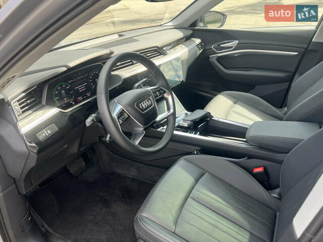 Сірий Ауді E-Tron, об'ємом двигуна 0 л та пробігом 22 тис. км за 48490 $, фото 38 на Automoto.ua