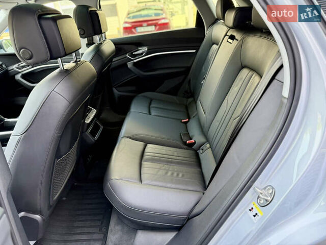 Серый Ауди E-Tron, объемом двигателя 0 л и пробегом 32 тыс. км за 35000 $, фото 21 на Automoto.ua