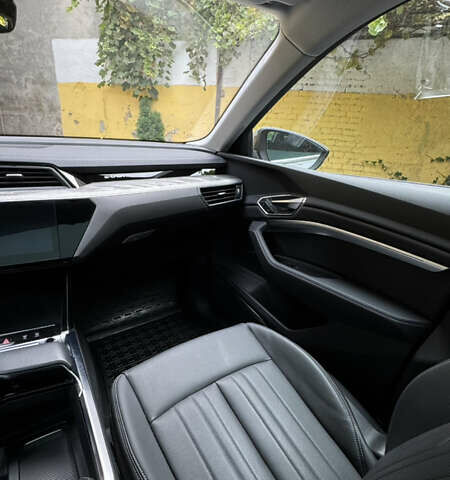 Сірий Ауді E-Tron, об'ємом двигуна 0 л та пробігом 5 тис. км за 42000 $, фото 10 на Automoto.ua