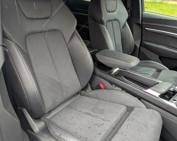 Серый Ауди E-Tron, объемом двигателя 0 л и пробегом 41 тыс. км за 43500 $, фото 9 на Automoto.ua