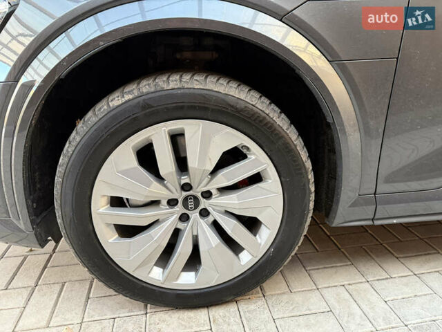 Серый Ауди E-Tron, объемом двигателя 0 л и пробегом 41 тыс. км за 52900 $, фото 24 на Automoto.ua