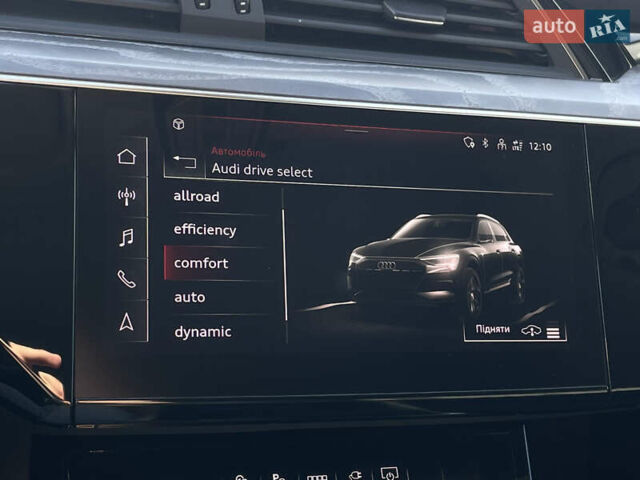 Серый Ауди E-Tron, объемом двигателя 0 л и пробегом 32 тыс. км за 42131 $, фото 64 на Automoto.ua