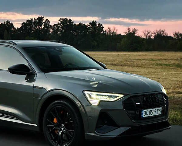 Сірий Ауді E-Tron, об'ємом двигуна 0 л та пробігом 63 тис. км за 45500 $, фото 54 на Automoto.ua