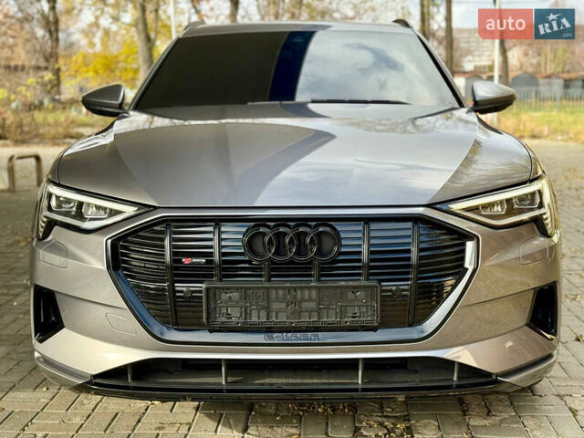 Серый Ауди E-Tron, объемом двигателя 0 л и пробегом 31 тыс. км за 46500 $, фото 21 на Automoto.ua