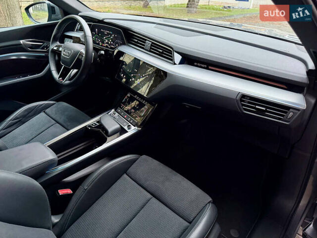 Серый Ауди E-Tron, объемом двигателя 0 л и пробегом 39 тыс. км за 44500 $, фото 52 на Automoto.ua