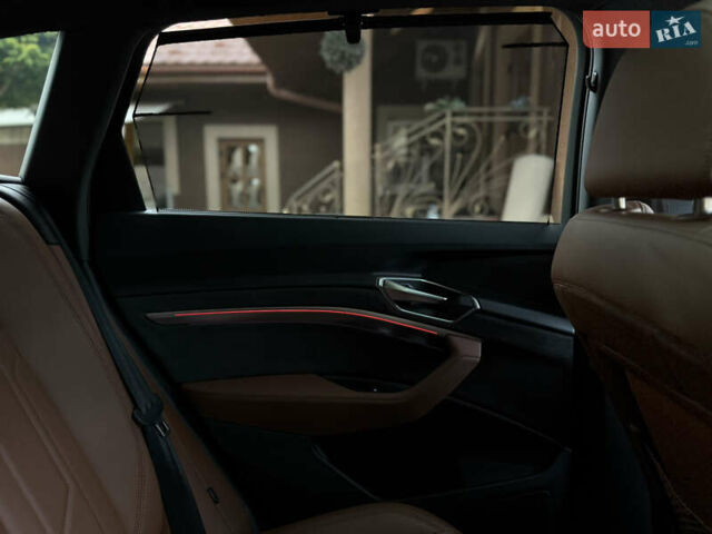 Серый Ауди E-Tron, объемом двигателя 0 л и пробегом 43 тыс. км за 41777 $, фото 48 на Automoto.ua