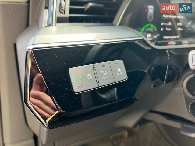 Серый Ауди E-Tron, объемом двигателя 0 л и пробегом 15 тыс. км за 42500 $, фото 21 на Automoto.ua
