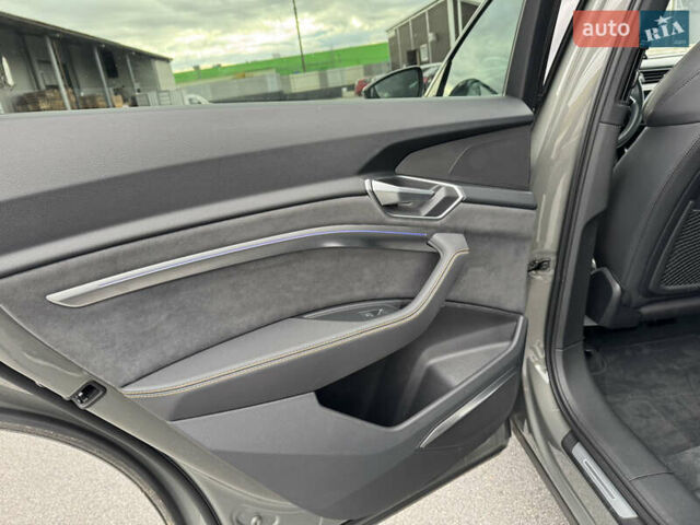 Ауди E-Tron 2022 в Виннице на Automoto.ua Серый Ауди E-Tron, объемом двигателя 0 л и пробегом 150 тыс. км за 39207 $, фото 30 на Automoto.ua