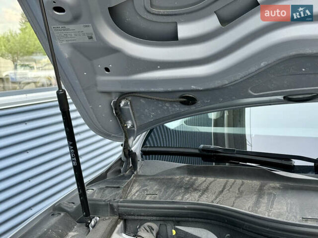 Серый Ауди E-Tron, объемом двигателя 0 л и пробегом 32 тыс. км за 35000 $, фото 32 на Automoto.ua