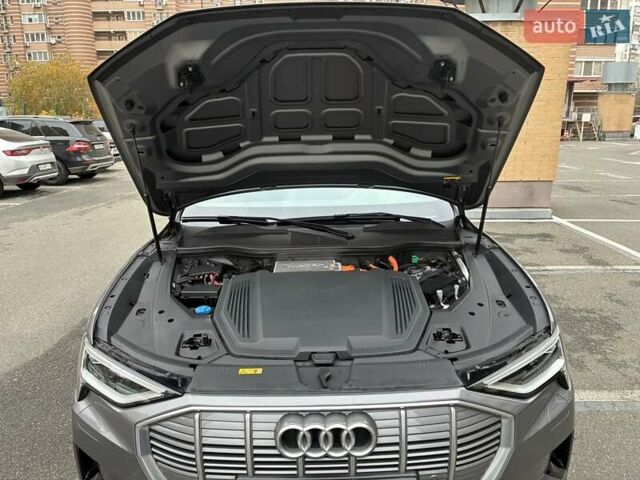 Серый Ауди E-Tron, объемом двигателя 0 л и пробегом 112 тыс. км за 31900 $, фото 84 на Automoto.ua