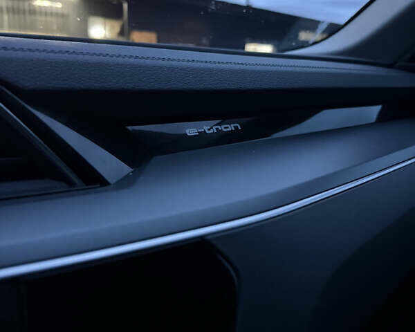 Серый Ауди E-Tron, объемом двигателя 0 л и пробегом 45 тыс. км за 42000 $, фото 23 на Automoto.ua