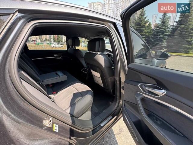 Сірий Ауді E-Tron, об'ємом двигуна 0 л та пробігом 44 тис. км за 60500 $, фото 67 на Automoto.ua