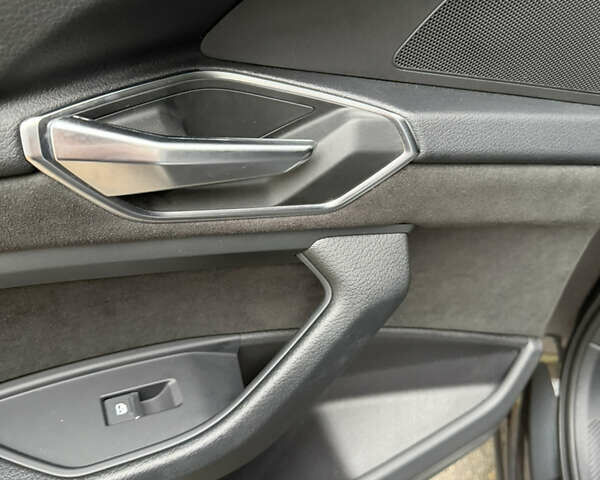 Серый Ауди E-Tron, объемом двигателя 0 л и пробегом 41 тыс. км за 39500 $, фото 23 на Automoto.ua
