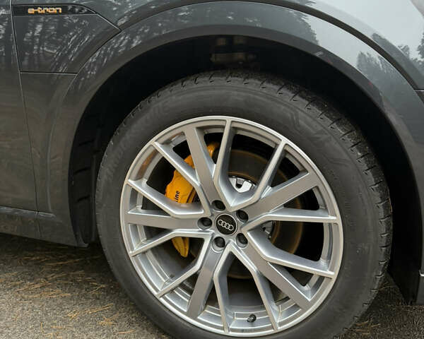 Серый Ауди E-Tron, объемом двигателя 0 л и пробегом 41 тыс. км за 39500 $, фото 10 на Automoto.ua