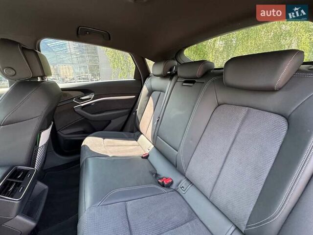 Сірий Ауді E-Tron, об'ємом двигуна 0 л та пробігом 44 тис. км за 60500 $, фото 63 на Automoto.ua