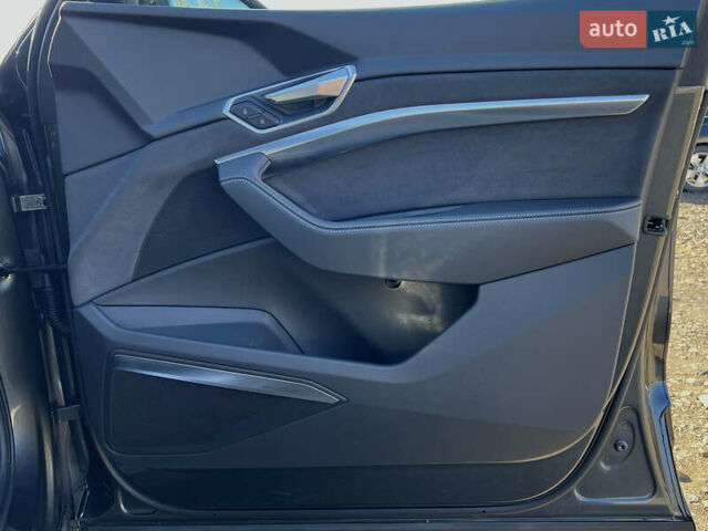 Серый Ауди E-Tron, объемом двигателя 0 л и пробегом 43 тыс. км за 47488 $, фото 50 на Automoto.ua
