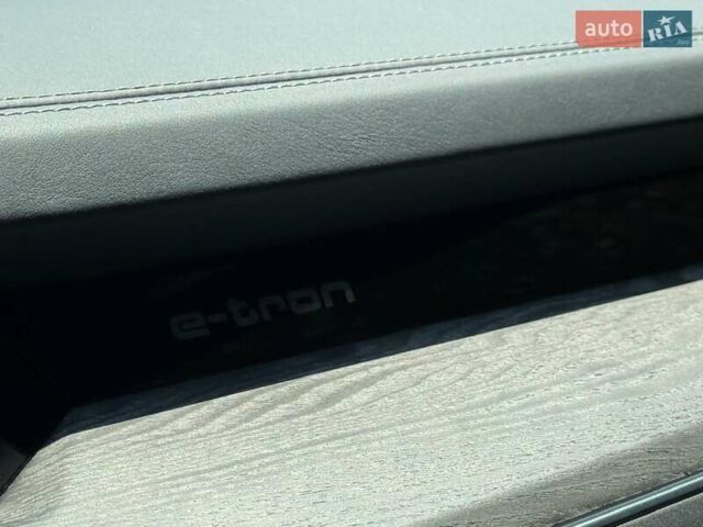 Сірий Ауді E-Tron, об'ємом двигуна 0 л та пробігом 44 тис. км за 60500 $, фото 58 на Automoto.ua