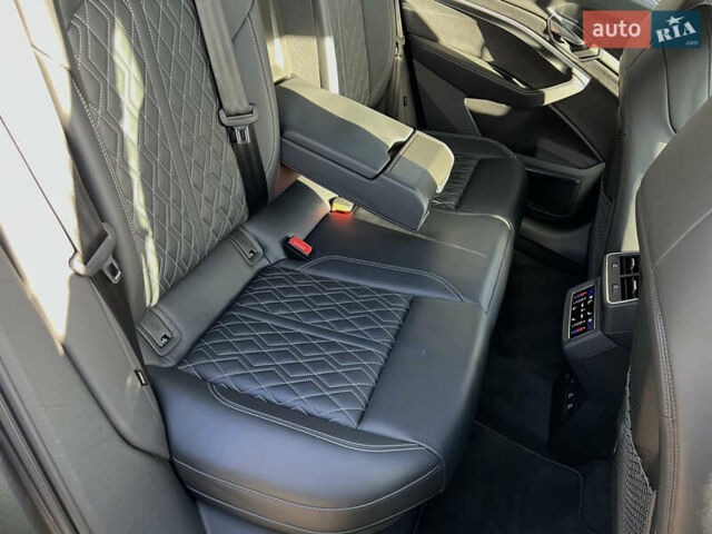 Серый Ауди E-Tron, объемом двигателя 0 л и пробегом 43 тыс. км за 47488 $, фото 41 на Automoto.ua