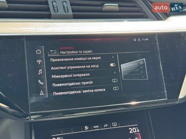 Сірий Ауді E-Tron, об'ємом двигуна 0 л та пробігом 44 тис. км за 60500 $, фото 51 на Automoto.ua