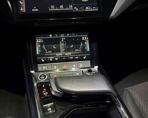 Серый Ауди E-Tron, объемом двигателя 0 л и пробегом 41 тыс. км за 39500 $, фото 25 на Automoto.ua